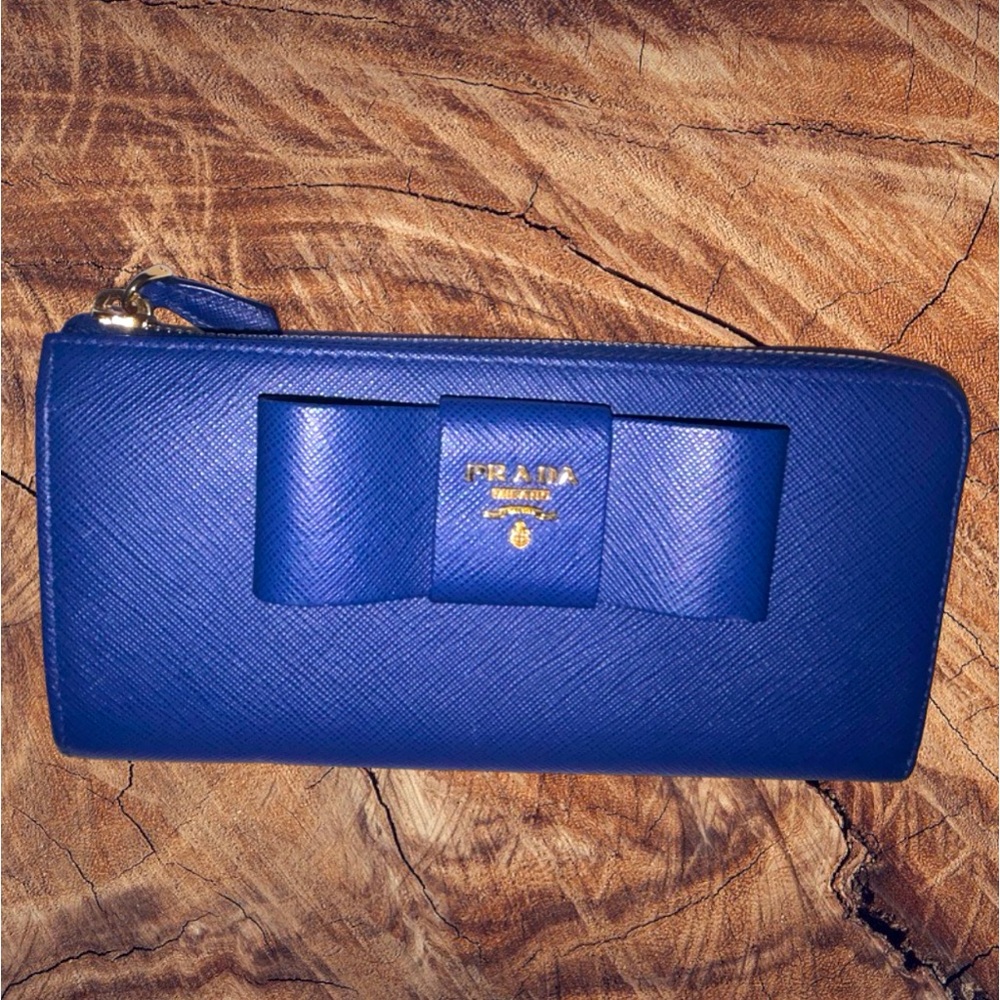 Prada bow-tie wallet!!!!